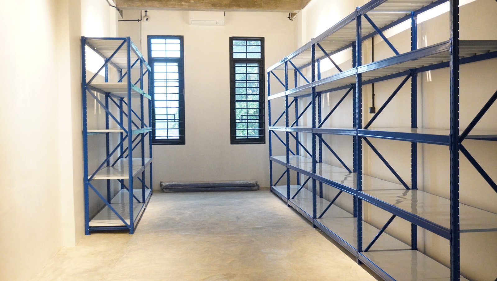 Pemasangan rak gudang 100kg di warehouse stock barang